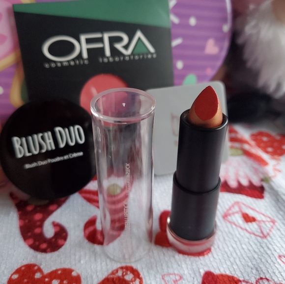 Makeup Bundle - Picture 2 of 9